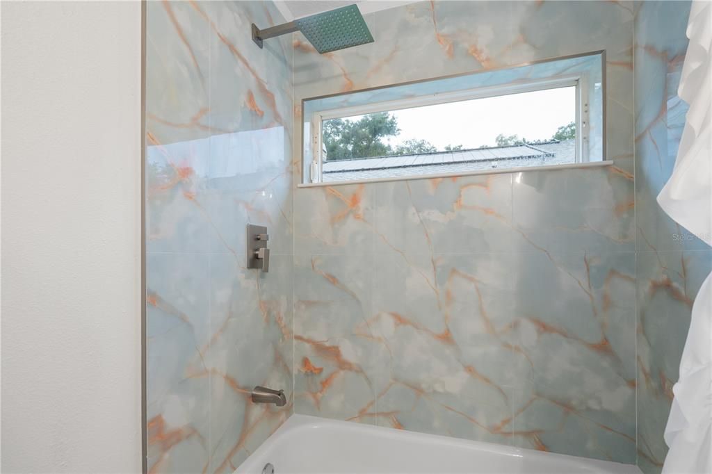 En Venta: $824,900 (4 camas, 3 baños, 2296 Pies cuadrados)