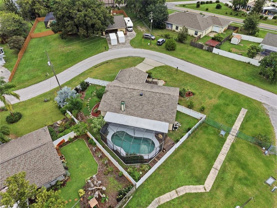 Activo con contrato: $415,000 (4 camas, 2 baños, 1752 Pies cuadrados)