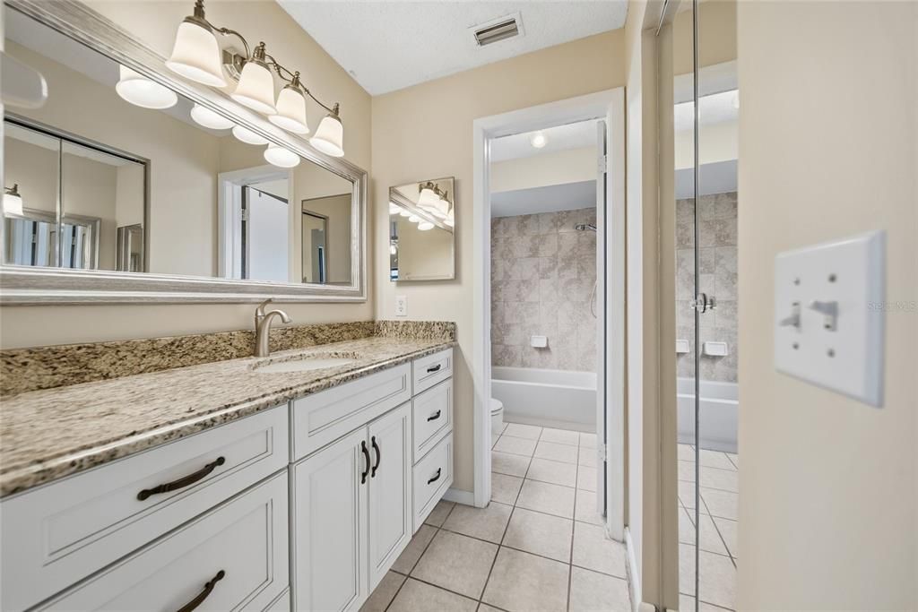 Activo con contrato: $415,000 (4 camas, 2 baños, 1752 Pies cuadrados)