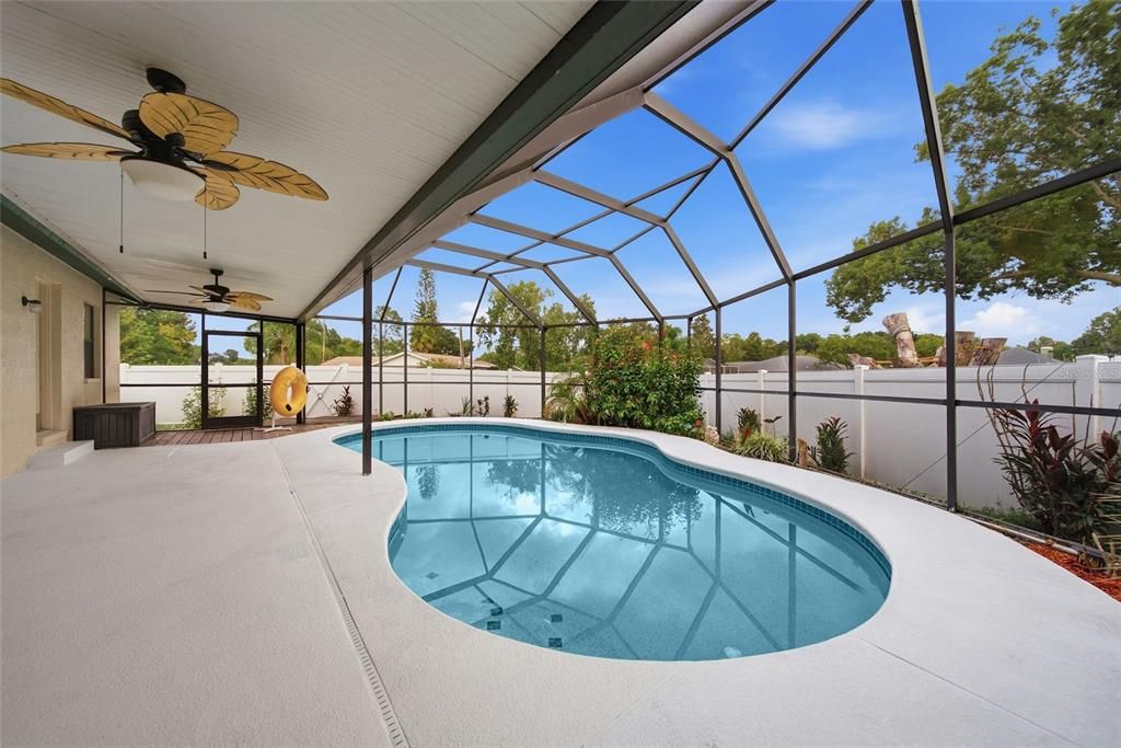 Activo con contrato: $415,000 (4 camas, 2 baños, 1752 Pies cuadrados)