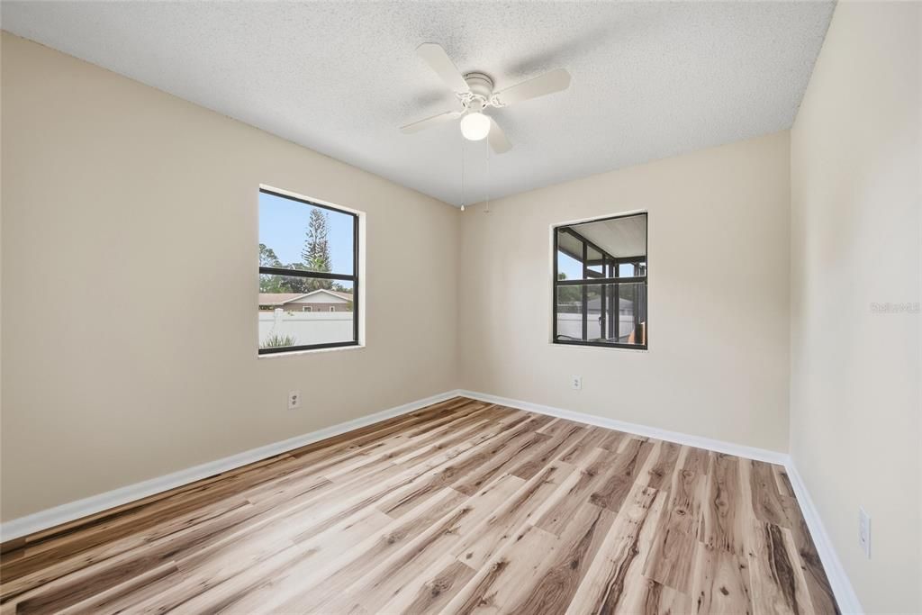 Activo con contrato: $415,000 (4 camas, 2 baños, 1752 Pies cuadrados)