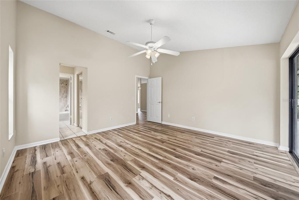 Activo con contrato: $415,000 (4 camas, 2 baños, 1752 Pies cuadrados)
