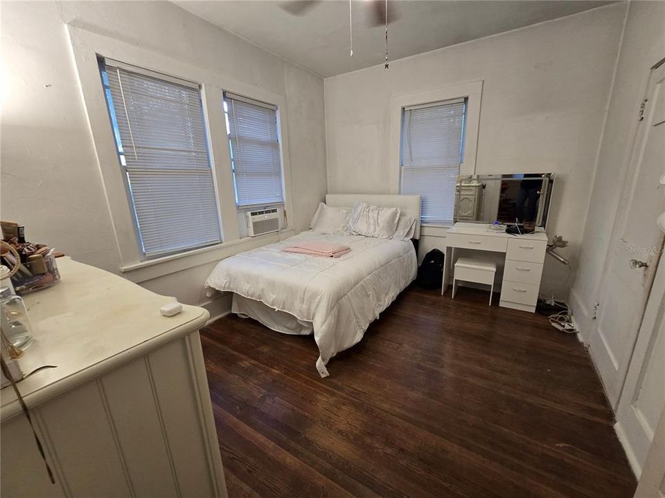 For Sale: $399,900 (2 beds, 1 baths, 1035 Square Feet)