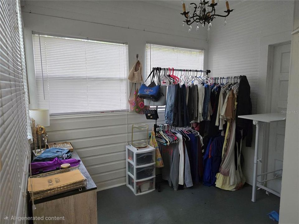 For Sale: $399,900 (2 beds, 1 baths, 1035 Square Feet)