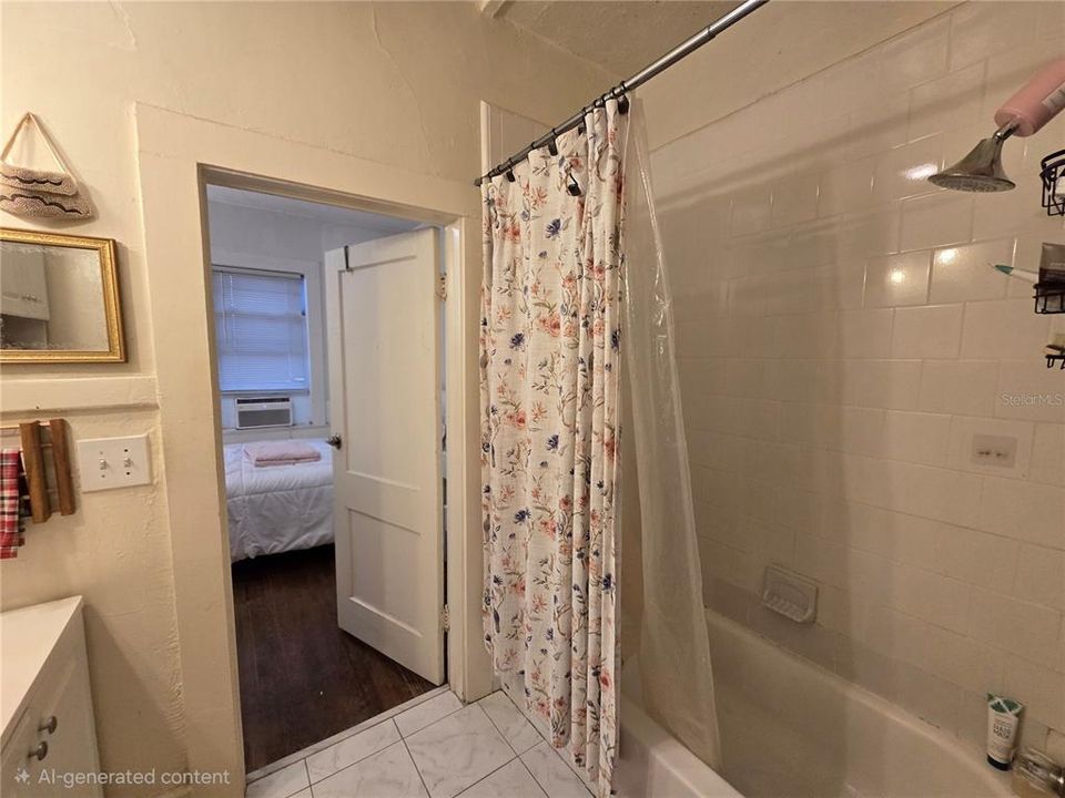 For Sale: $399,900 (2 beds, 1 baths, 1035 Square Feet)