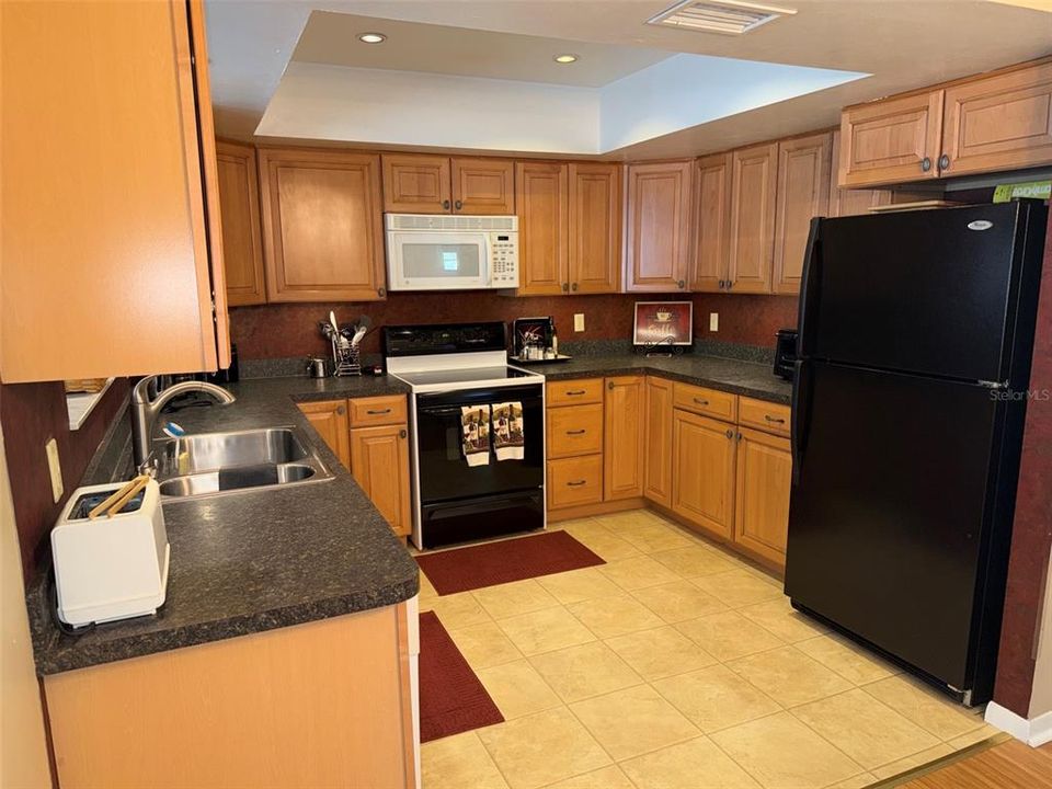 For Sale: $250,000 (2 beds, 2 baths, 1226 Square Feet)