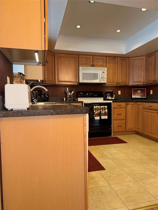 For Sale: $250,000 (2 beds, 2 baths, 1226 Square Feet)