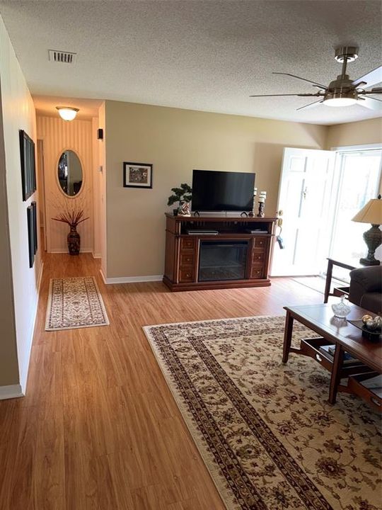 For Sale: $250,000 (2 beds, 2 baths, 1226 Square Feet)