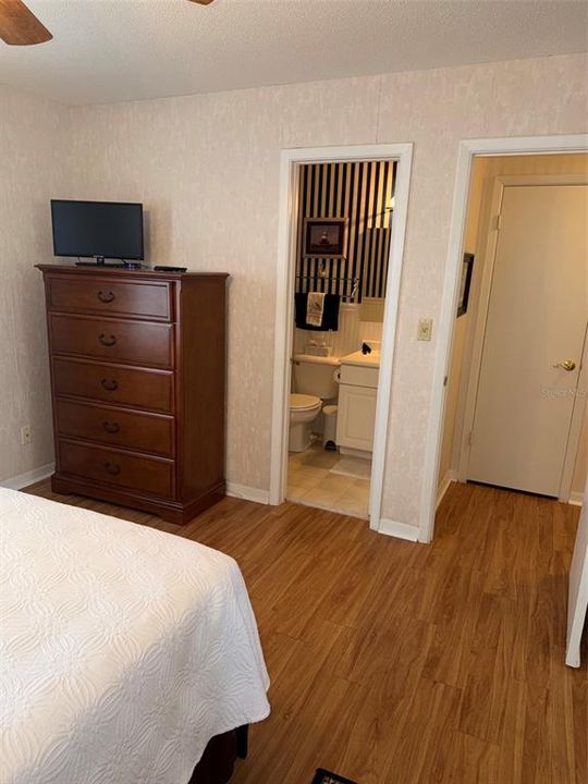 For Sale: $250,000 (2 beds, 2 baths, 1226 Square Feet)