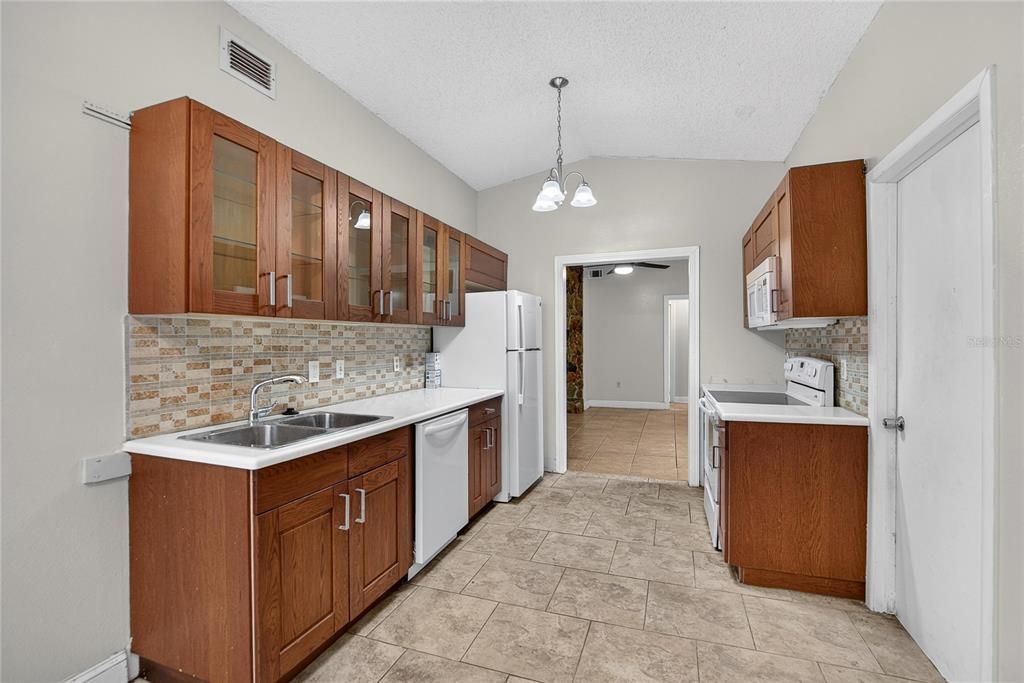 For Rent: $1,995 (3 beds, 2 baths, 1413 Square Feet)