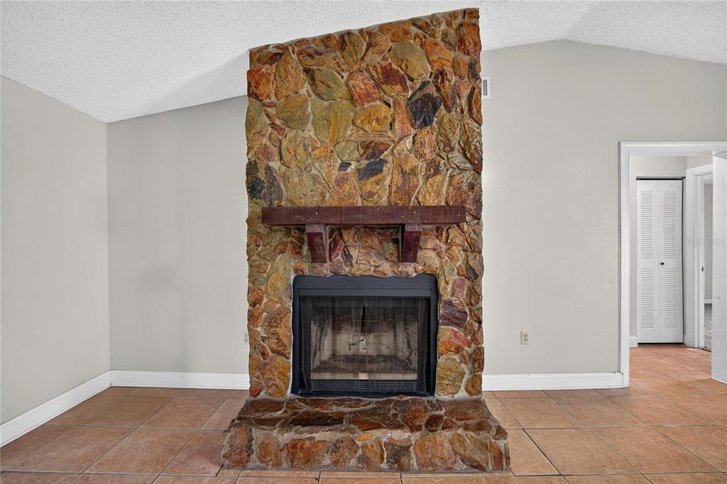 For Rent: $1,995 (3 beds, 2 baths, 1413 Square Feet)