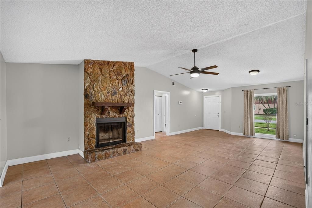 For Rent: $1,995 (3 beds, 2 baths, 1413 Square Feet)
