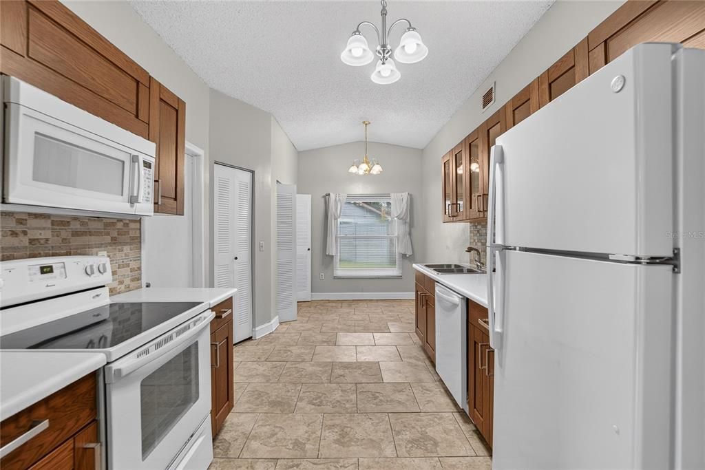 For Rent: $1,995 (3 beds, 2 baths, 1413 Square Feet)
