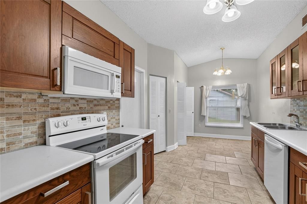 For Rent: $1,995 (3 beds, 2 baths, 1413 Square Feet)