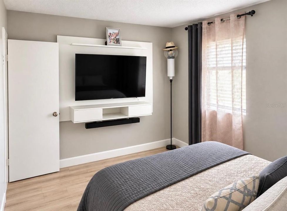 For Sale: $280,000 (3 beds, 1 baths, 1025 Square Feet)