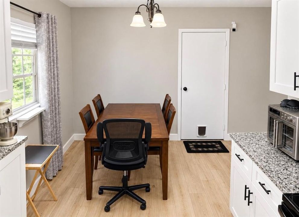 For Sale: $280,000 (3 beds, 1 baths, 1025 Square Feet)