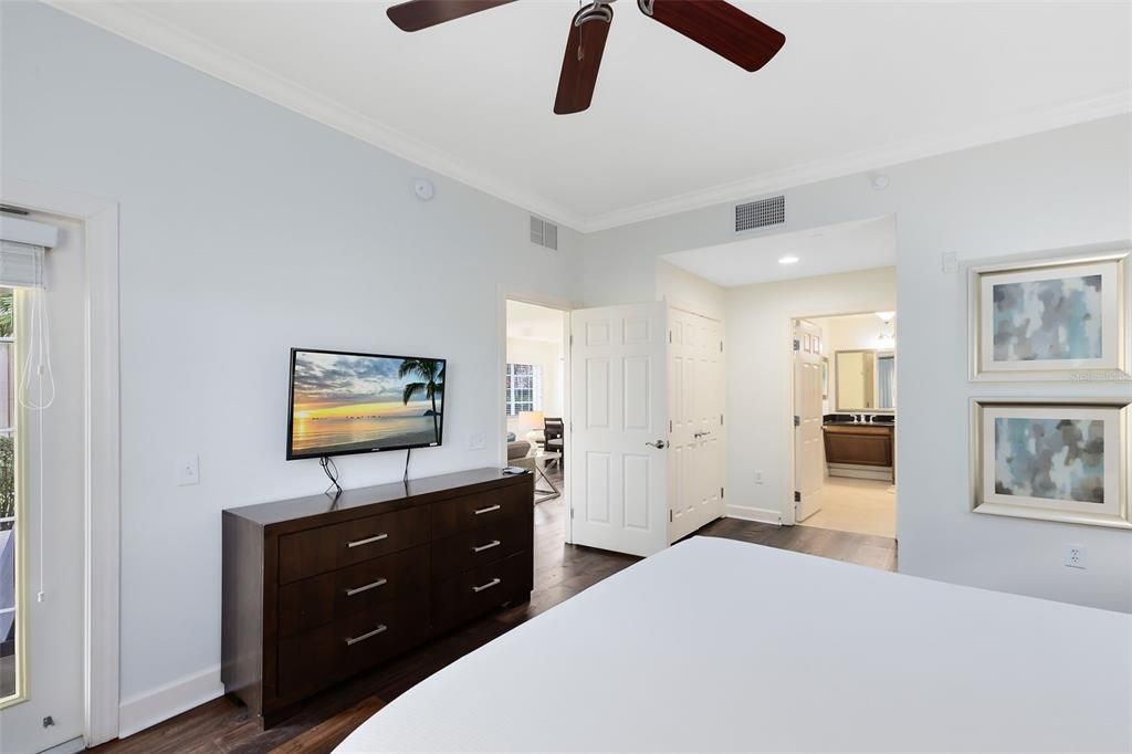 Activo con contrato: $395,000 (3 camas, 3 baños, 1686 Pies cuadrados)