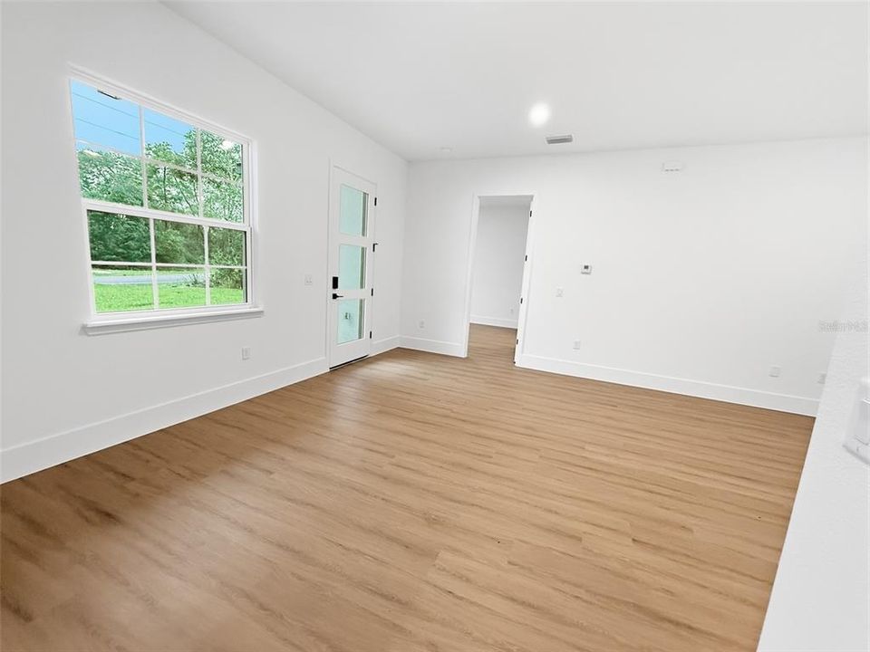 En Venta: $347,900 (4 camas, 3 baños, 2100 Pies cuadrados)