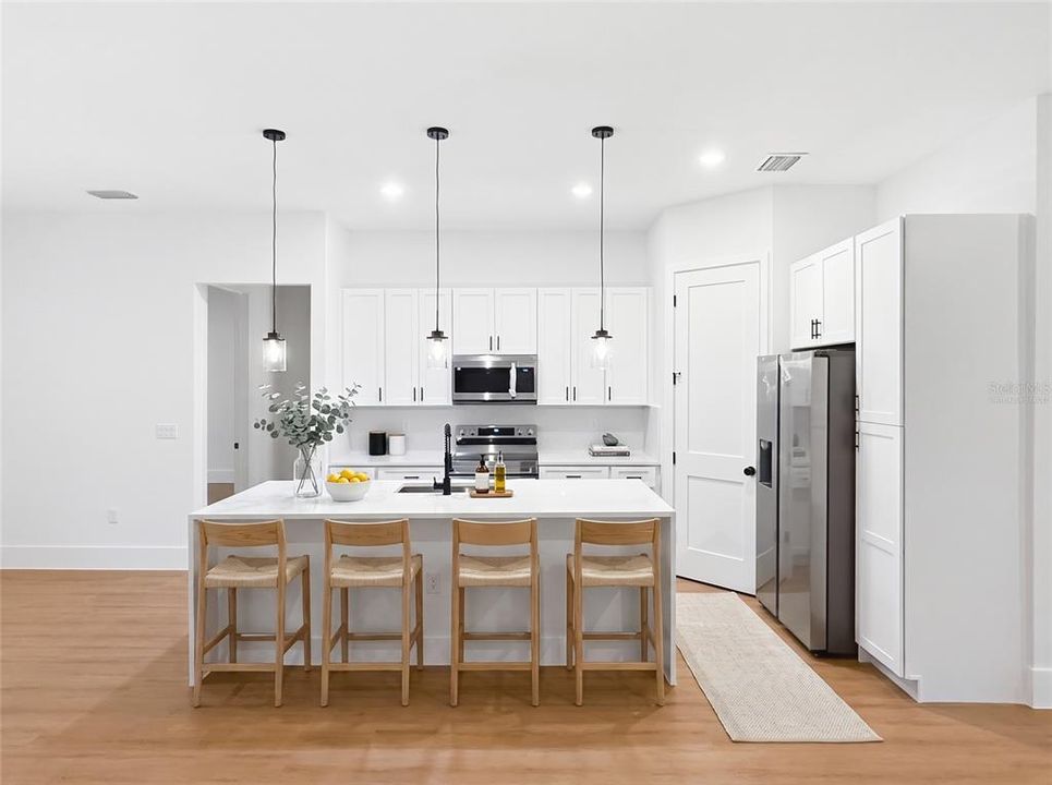 En Venta: $347,900 (4 camas, 3 baños, 2100 Pies cuadrados)