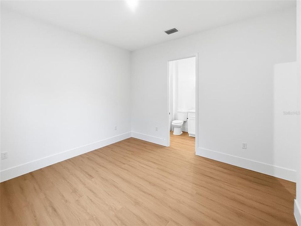 En Venta: $347,900 (4 camas, 3 baños, 2100 Pies cuadrados)