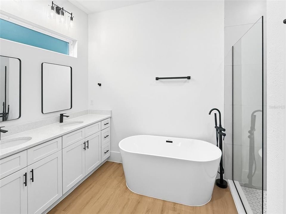 En Venta: $347,900 (4 camas, 3 baños, 2100 Pies cuadrados)