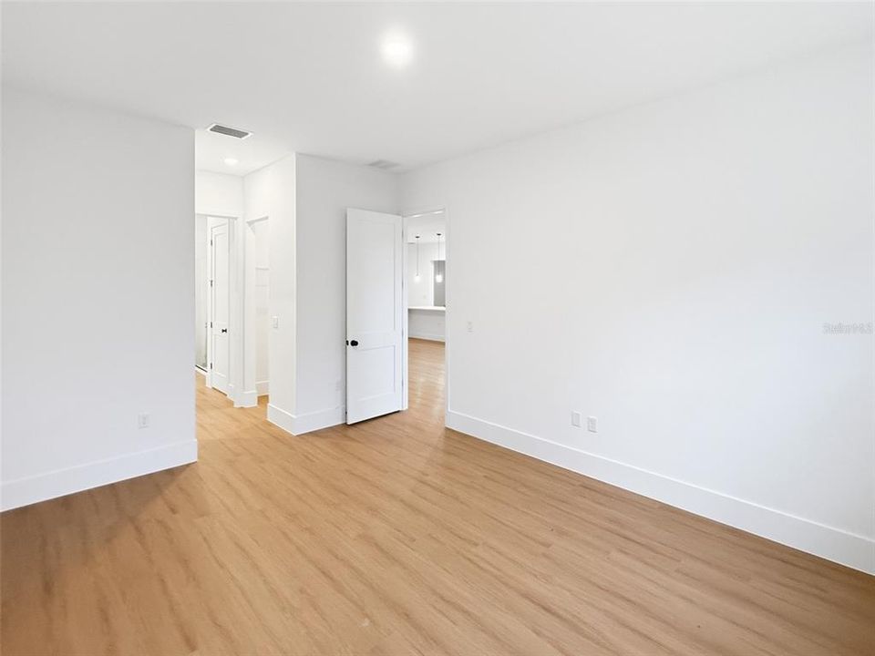 En Venta: $347,900 (4 camas, 3 baños, 2100 Pies cuadrados)