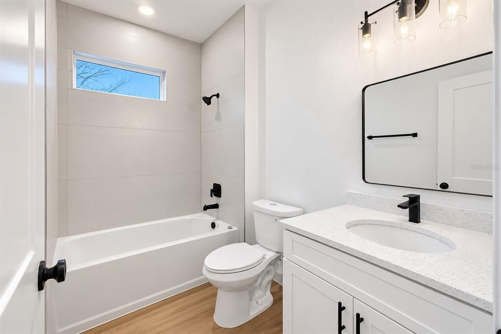 En Venta: $347,900 (4 camas, 3 baños, 2100 Pies cuadrados)