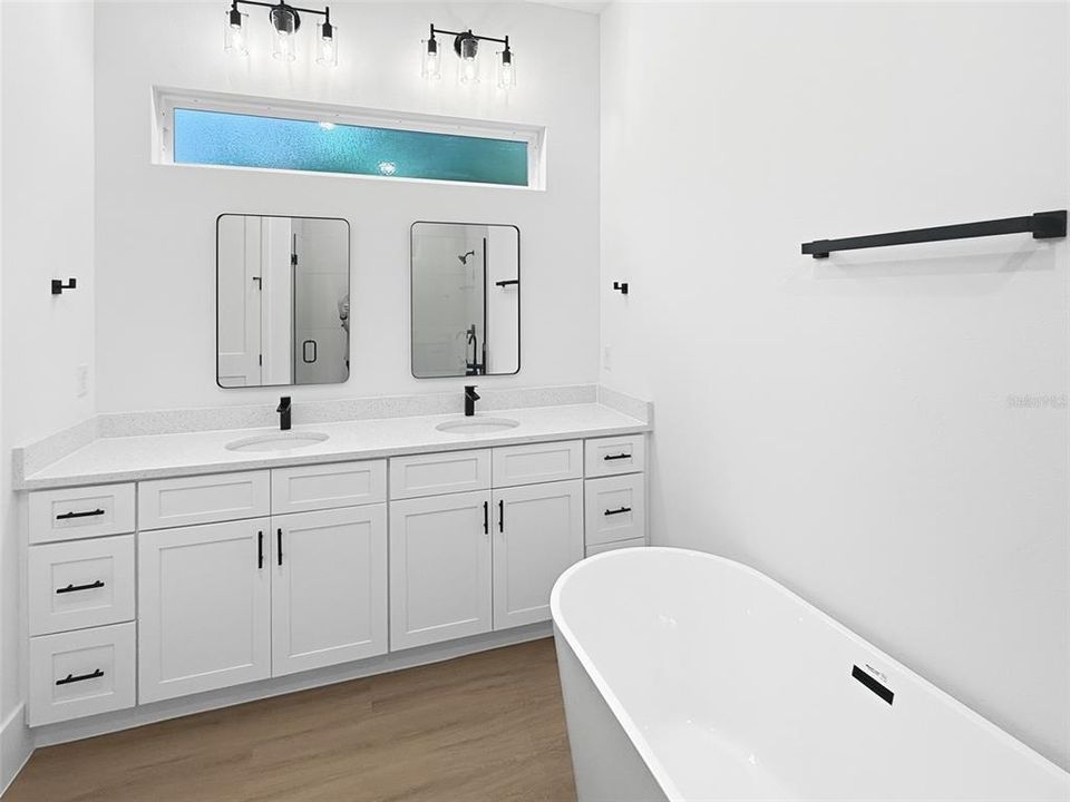 En Venta: $347,900 (4 camas, 3 baños, 2100 Pies cuadrados)