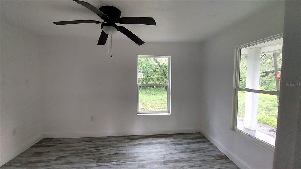 For Sale: $125,000 (2 beds, 1 baths, 960 Square Feet)