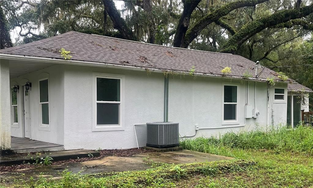 For Sale: $125,000 (2 beds, 1 baths, 960 Square Feet)