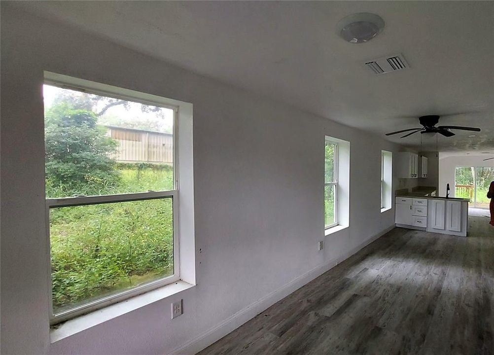 For Sale: $125,000 (2 beds, 1 baths, 960 Square Feet)