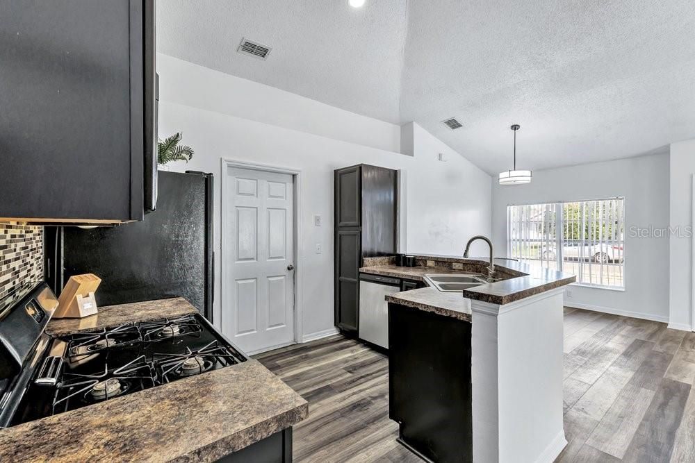 En Venta: $334,999 (3 camas, 2 baños, 1119 Pies cuadrados)