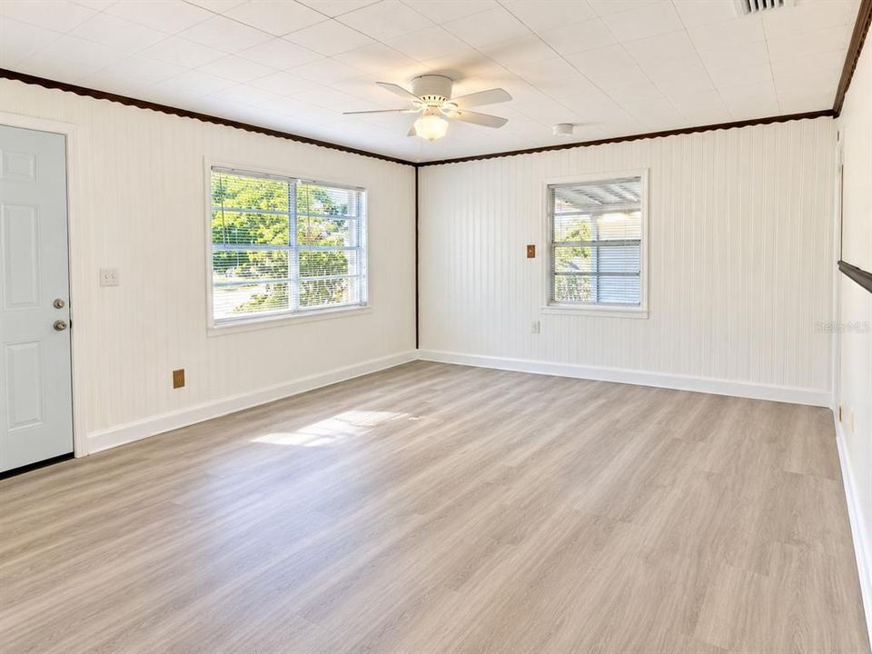 For Rent: $1,950 (2 beds, 1 baths, 860 Square Feet)