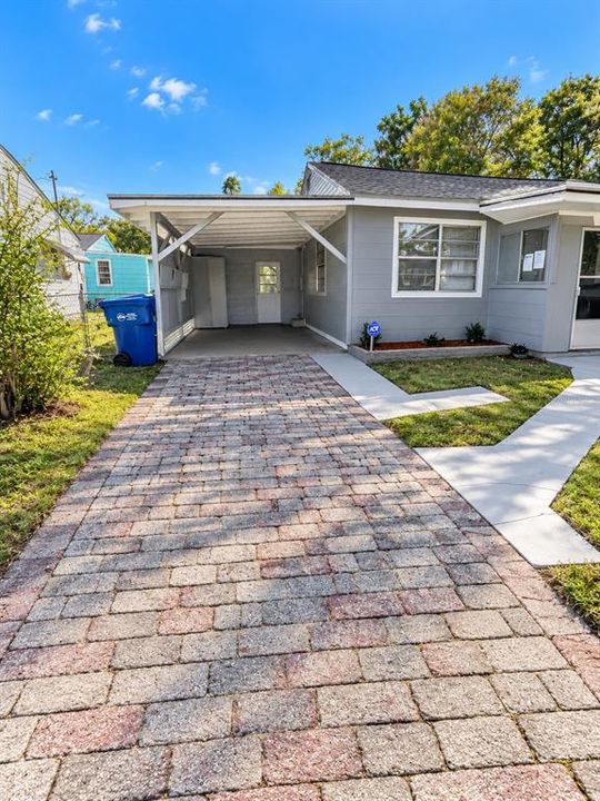 For Rent: $1,950 (2 beds, 1 baths, 860 Square Feet)