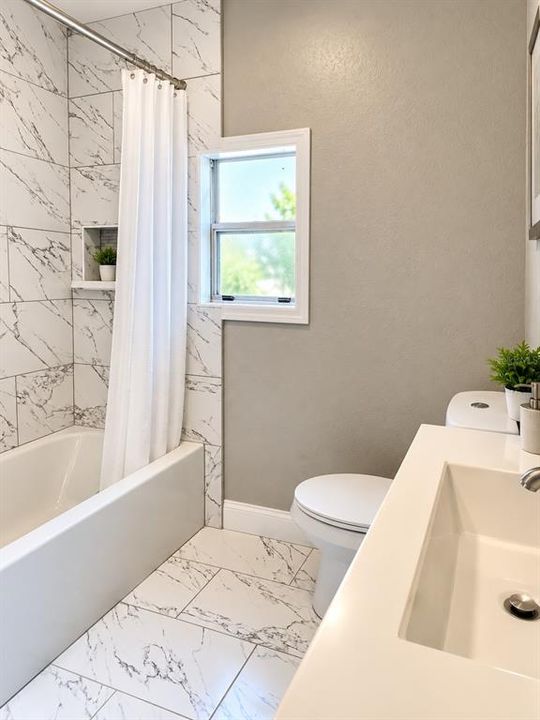For Rent: $1,950 (2 beds, 1 baths, 860 Square Feet)