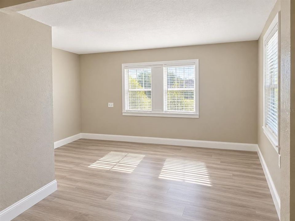 For Rent: $1,950 (2 beds, 1 baths, 860 Square Feet)