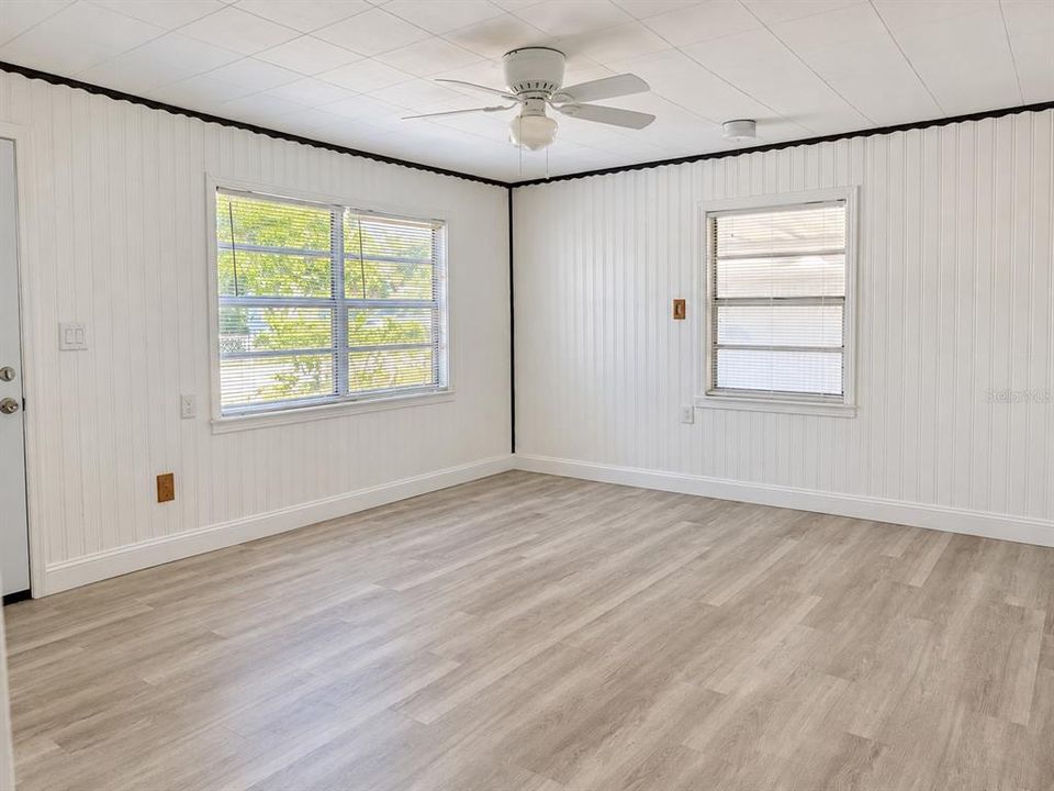 For Rent: $1,950 (2 beds, 1 baths, 860 Square Feet)