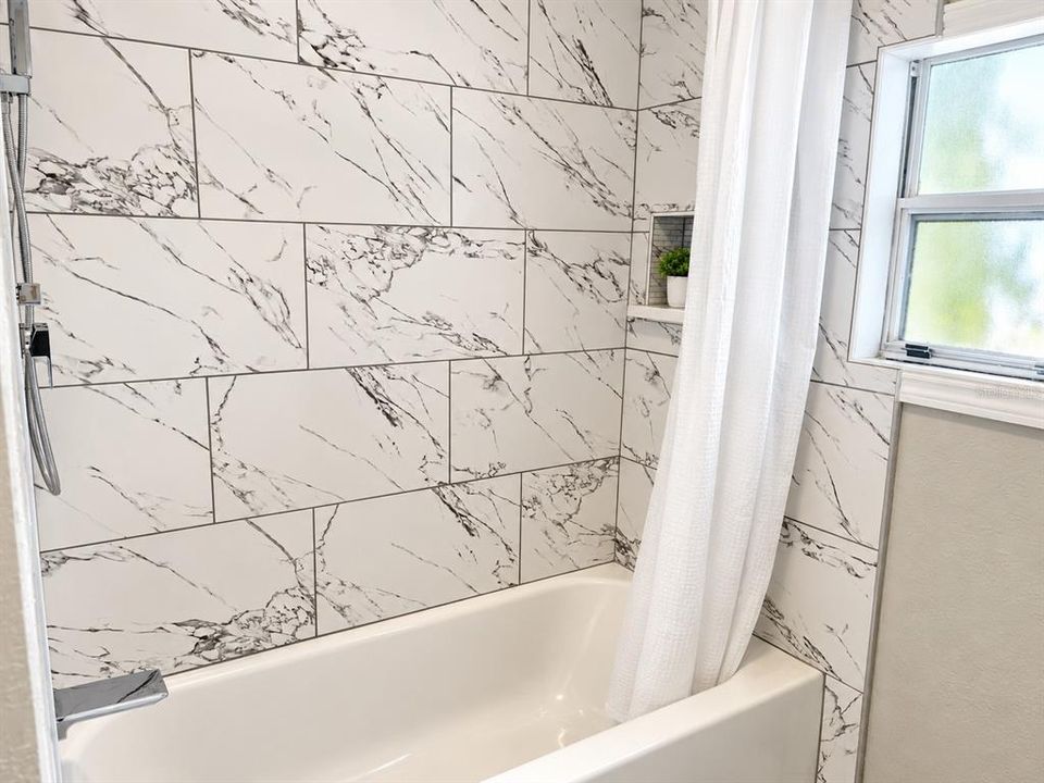 For Rent: $1,950 (2 beds, 1 baths, 860 Square Feet)