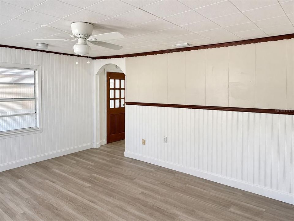 For Rent: $1,950 (2 beds, 1 baths, 860 Square Feet)