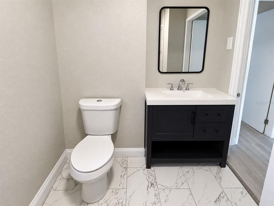 For Rent: $1,950 (2 beds, 1 baths, 860 Square Feet)