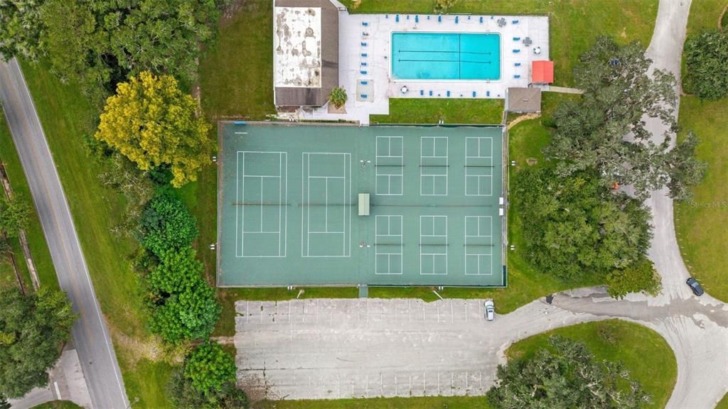 На продажу: $239,900 (2 спален, 2 ванн, 1023 Квадратных фут)