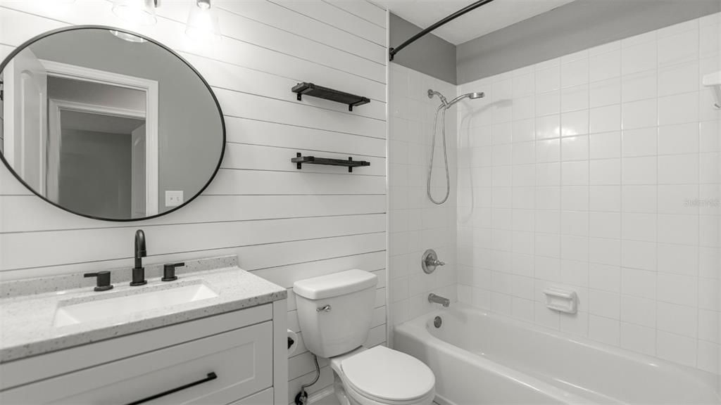 На продажу: $239,900 (2 спален, 2 ванн, 1023 Квадратных фут)