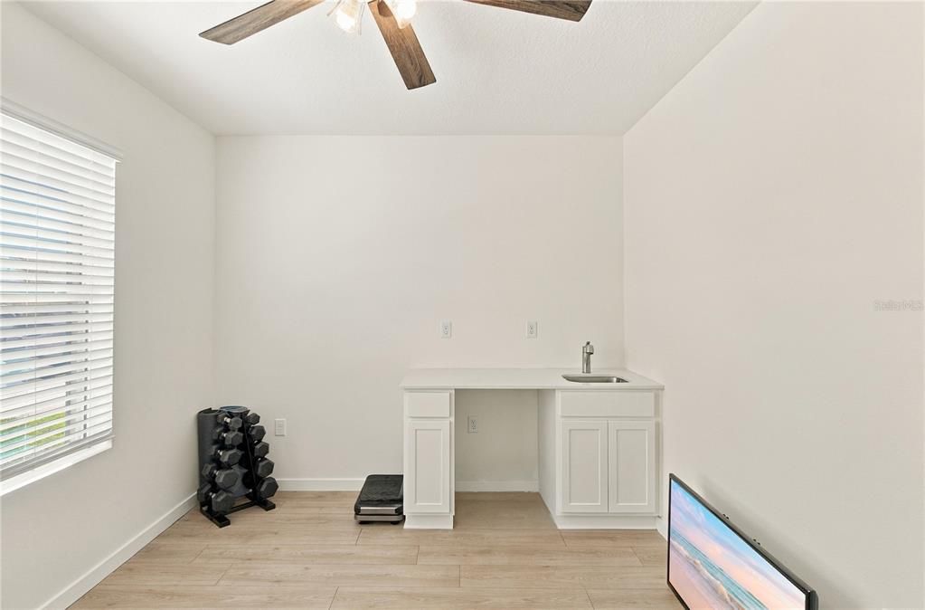 For Sale: $510,000 (5 beds, 3 baths, 2077 Square Feet)