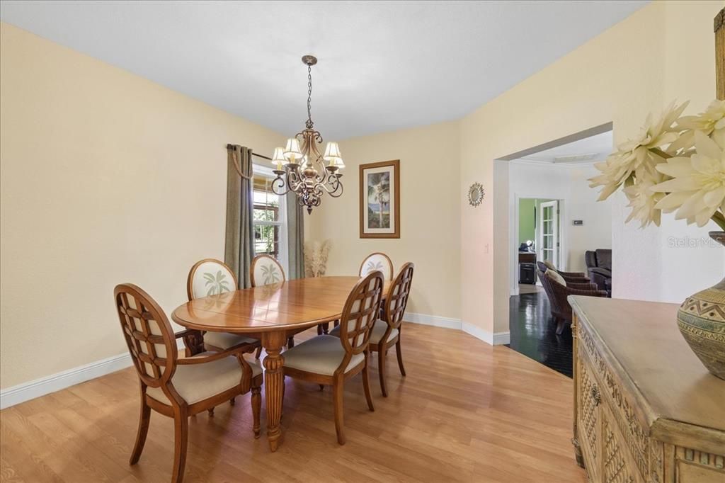 En Venta: $899,999 (4 camas, 3 baños, 2848 Pies cuadrados)