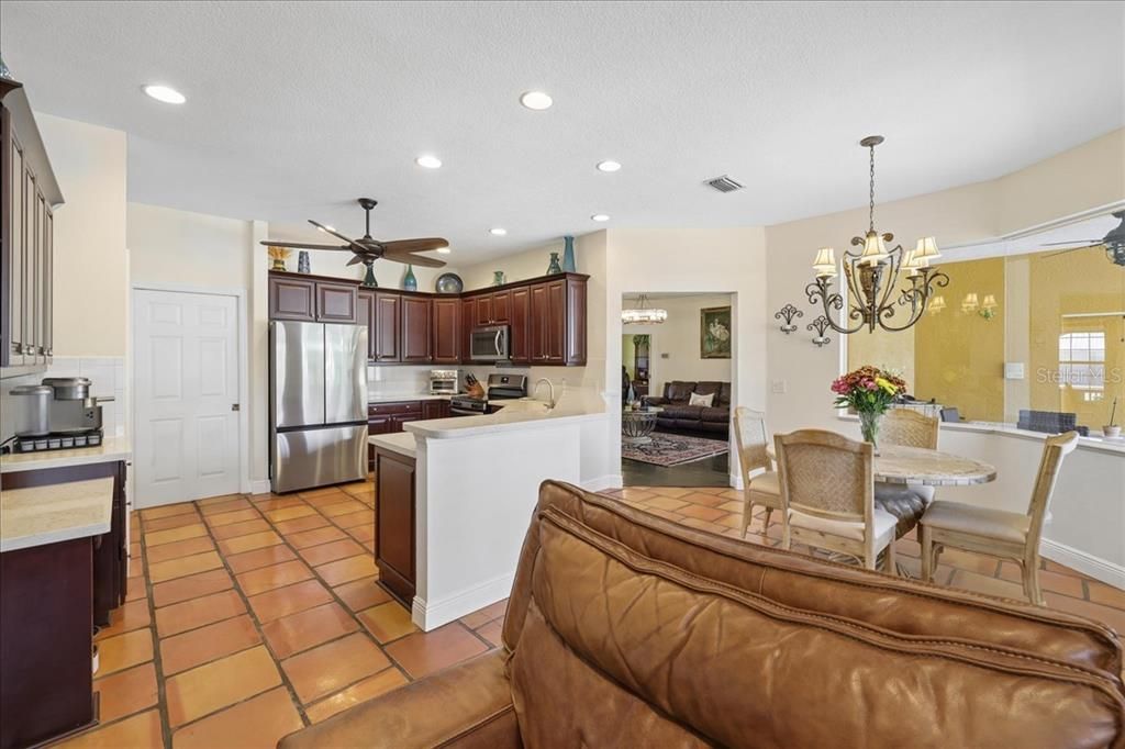 En Venta: $899,999 (4 camas, 3 baños, 2848 Pies cuadrados)