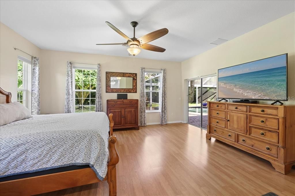 En Venta: $899,999 (4 camas, 3 baños, 2848 Pies cuadrados)
