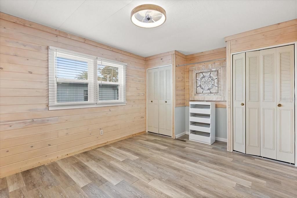 На продажу: $139,900 (2 спален, 2 ванн, 884 Квадратных фут)