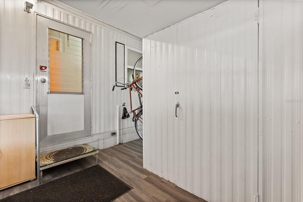 На продажу: $139,900 (2 спален, 2 ванн, 884 Квадратных фут)