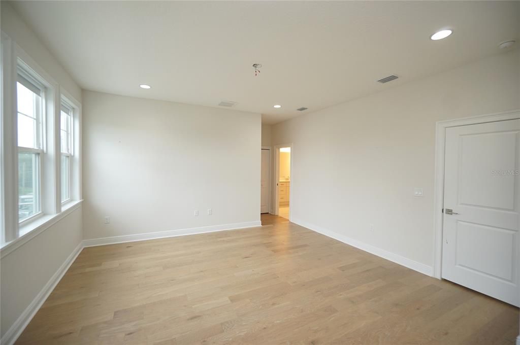 For Rent: $4,400 (4 beds, 3 baths, 2587 Square Feet)