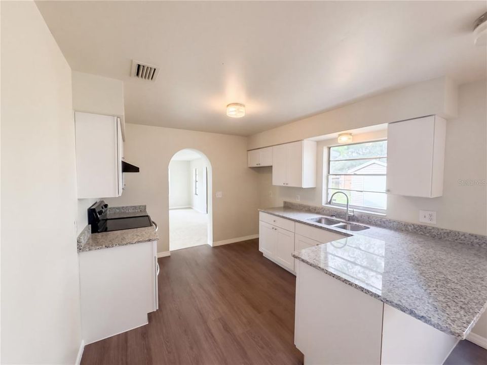 Activo con contrato: $218,000 (3 camas, 2 baños, 1536 Pies cuadrados)